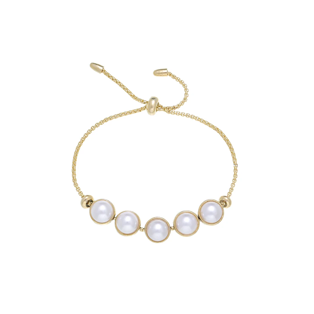 Pulsera ajustable con aspecto de perla en tono dorado