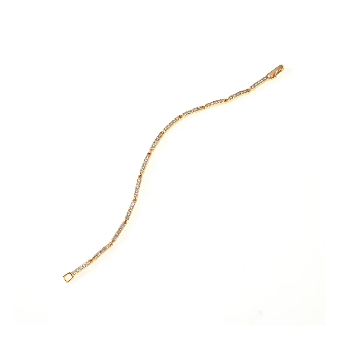 Feines goldfarbenes Linienarmband